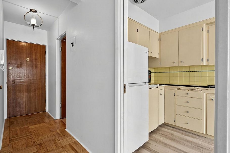 105 1879 Barclay Street Vancouver, BC - 14