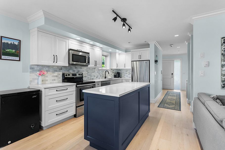 1121 St. Andrews Avenue North Vancouver, BC - 10