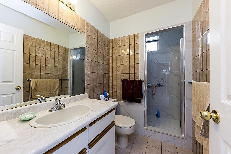 557 Tempe Crescent North Vancouver, BC - 25