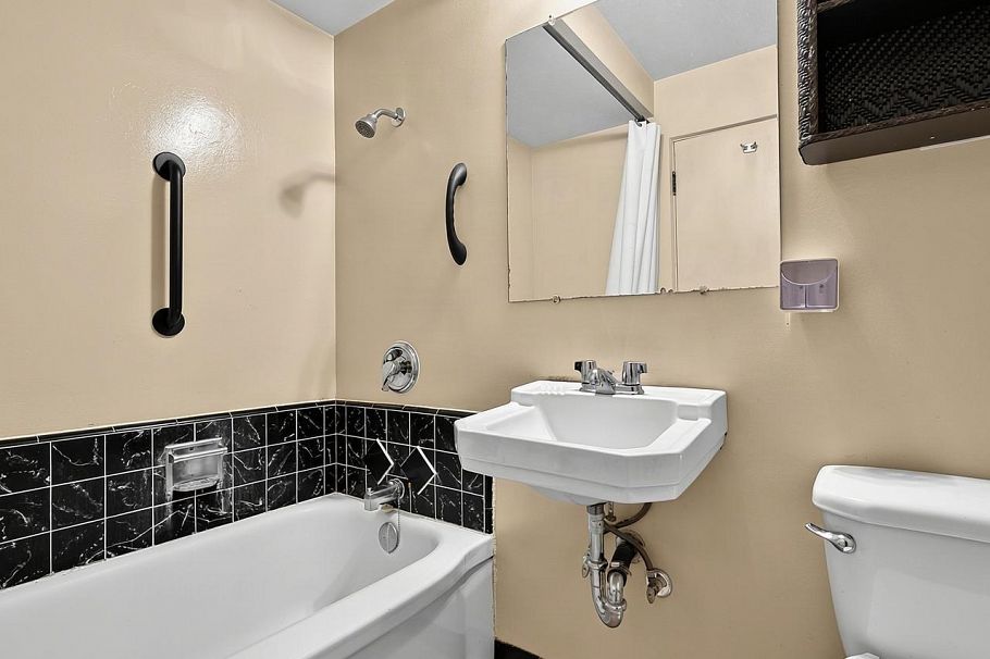 105 1879 Barclay Street Vancouver, BC - 17