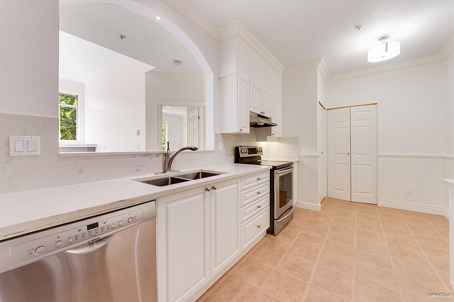 405 3625 Windcrest Drive North Vancouver, BC - 8