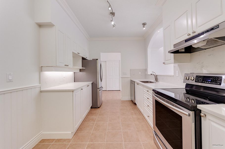 405 3625 Windcrest Drive North Vancouver, BC - 6
