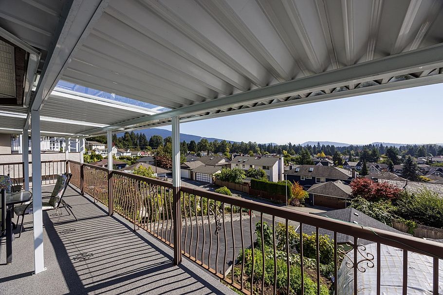557 Tempe Crescent North Vancouver, BC - 17