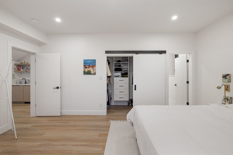 255 Sandringham Crescent North Vancouver, BC - 34