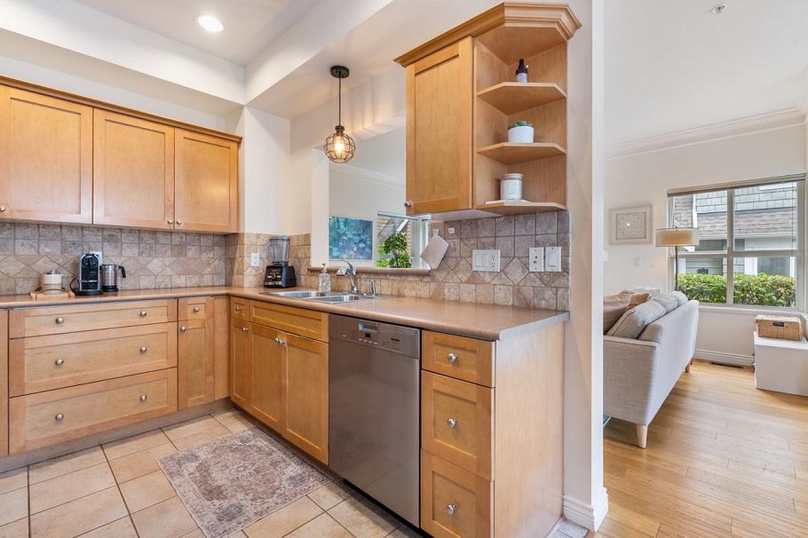 25 2688 Mountain Highway North Vancouver, BC - 8