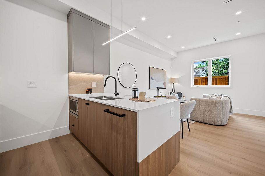 2545 E 2nd Avenue Vancouver, BC - 20
