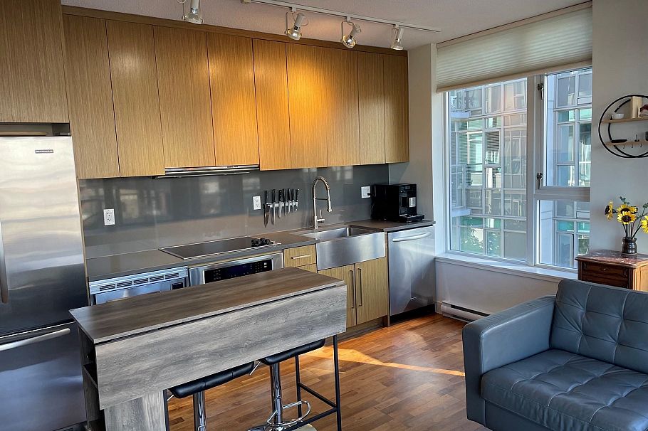 716 250 E 6th Avenue Vancouver, BC - 2