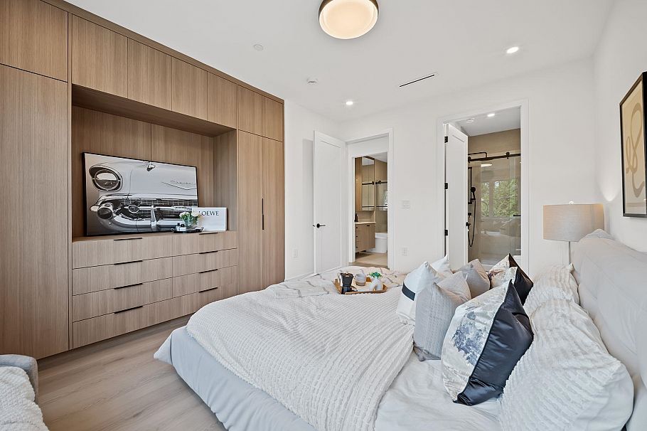 2545 E 2nd Avenue Vancouver, BC - 27