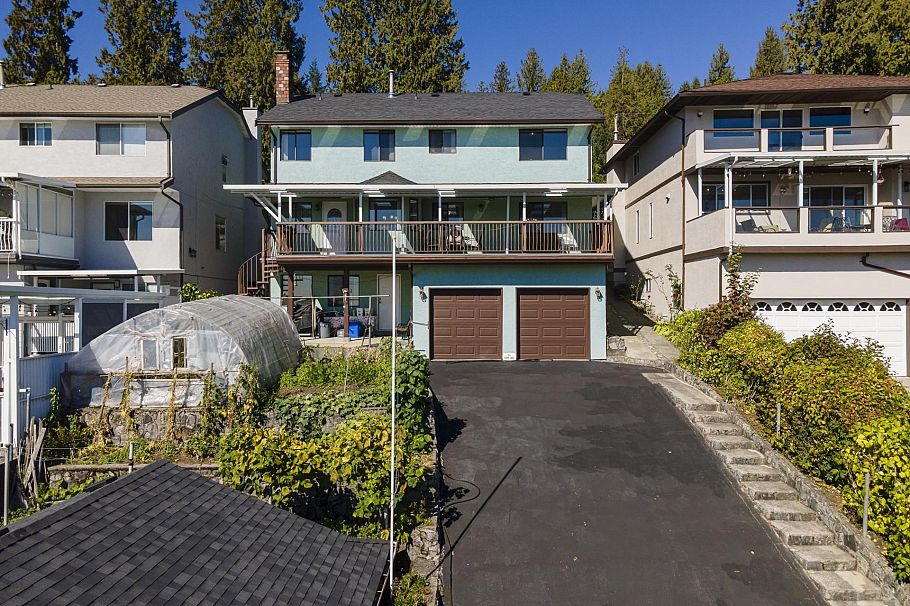 557 Tempe Crescent North Vancouver, BC - 2