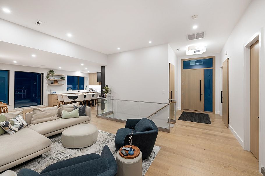255 Sandringham Crescent North Vancouver, BC - 5