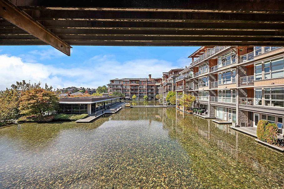 215 3606 Aldercrest Drive North Vancouver, BC - 15