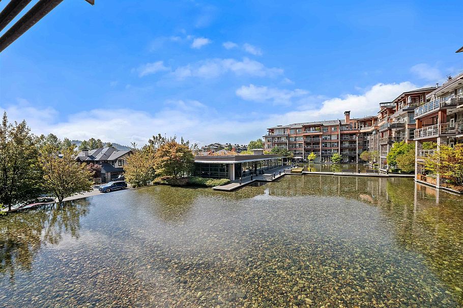 215 3606 Aldercrest Drive North Vancouver, BC - 1