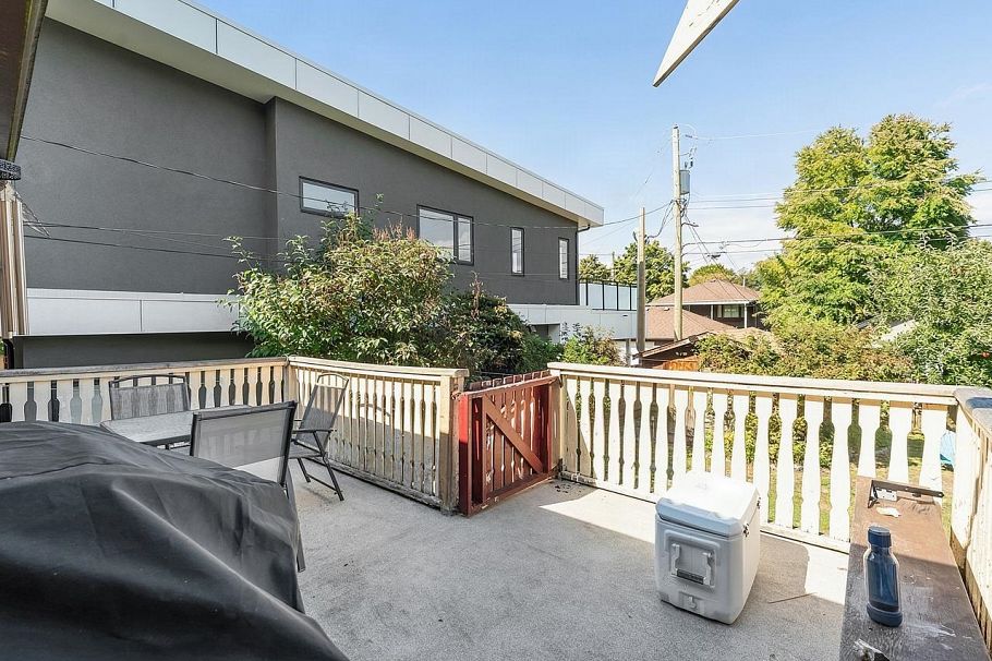 2521 Kitchener Street Vancouver, BC - 12