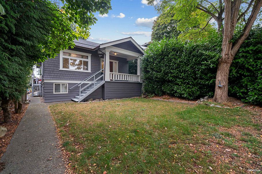 2343 W 45th Avenue Vancouver, BC - 2