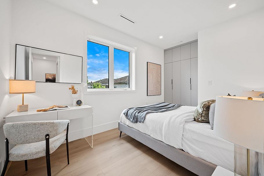 2545 E 2nd Avenue Vancouver, BC - 32