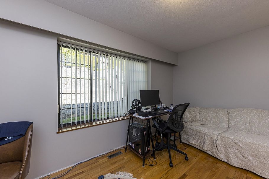 557 Tempe Crescent North Vancouver, BC - 26