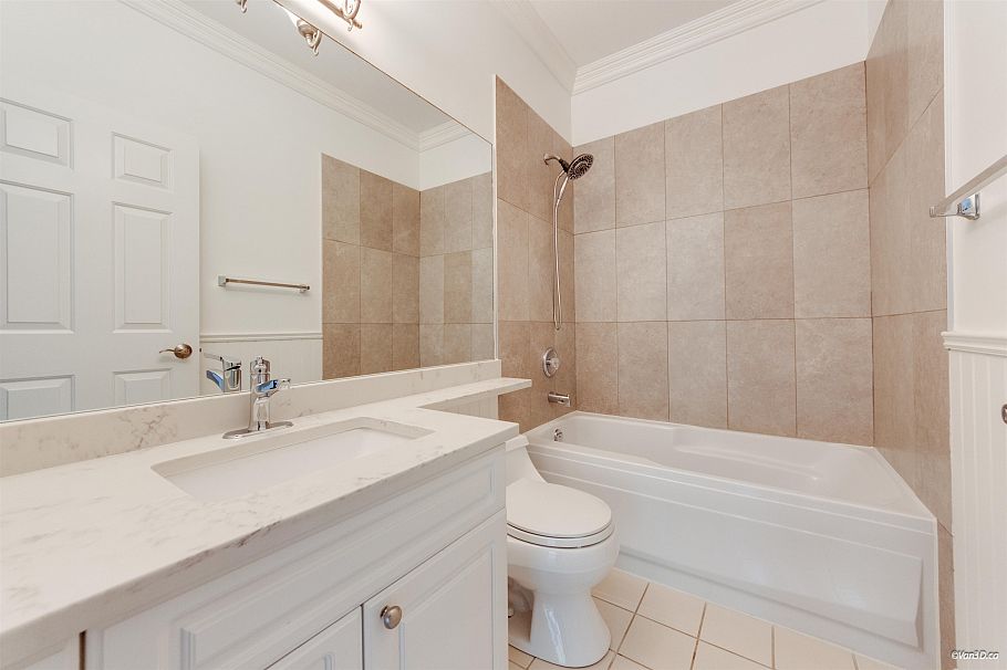 405 3625 Windcrest Drive North Vancouver, BC - 18