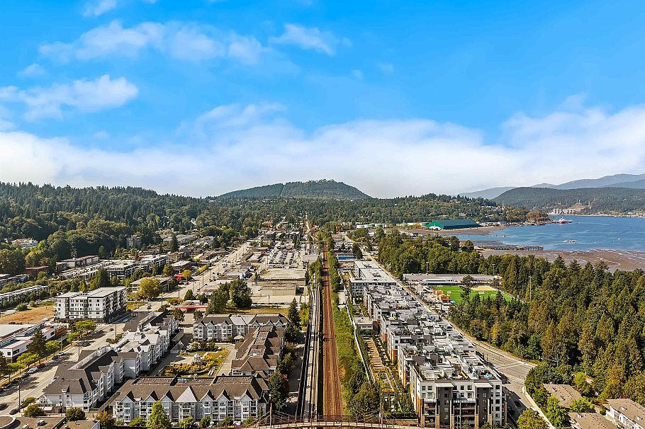 215 3606 Aldercrest Drive North Vancouver, BC - 30