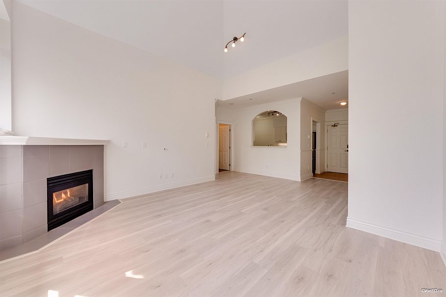 405 3625 Windcrest Drive North Vancouver, BC - 4