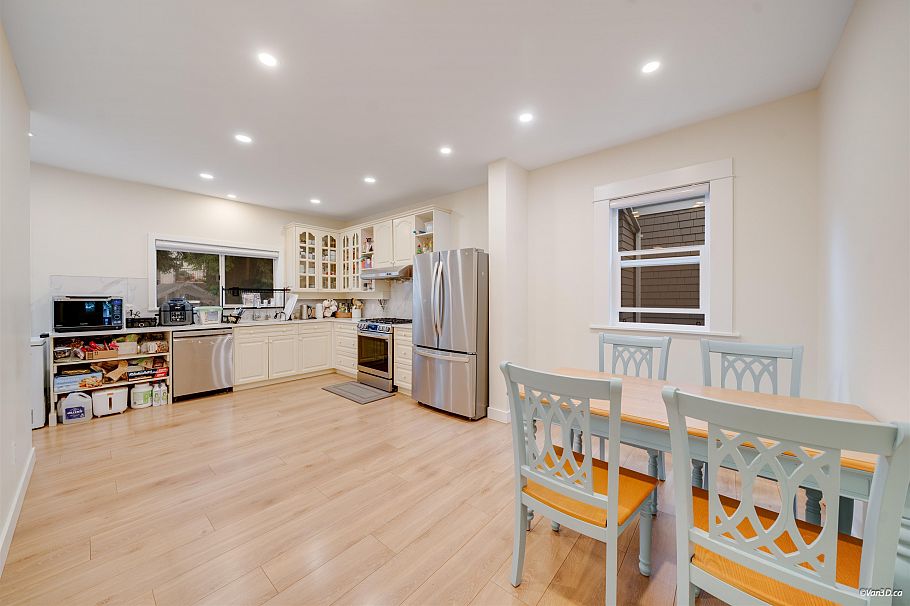 2343 W 45th Avenue Vancouver, BC - 5