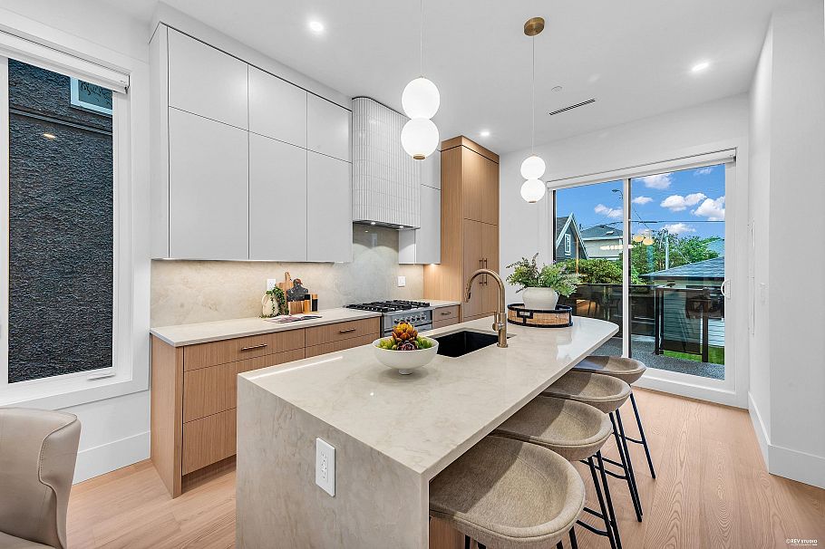 3155 E. 52nd Avenue Vancouver, BC - 14
