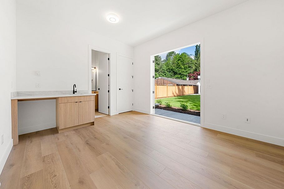 1511 Burrill Avenue North Vancouver, BC - 38
