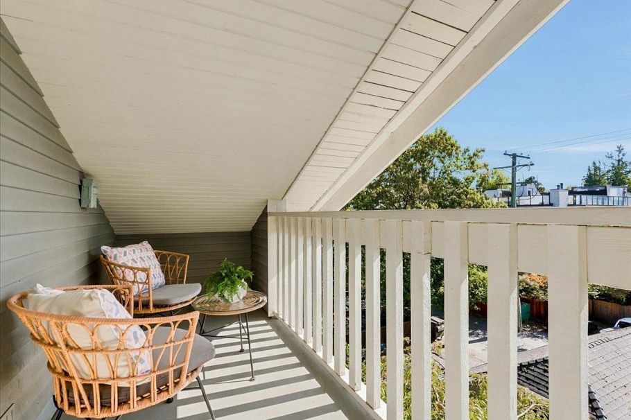 3454 W 3rd Avenue Vancouver, BC - 24