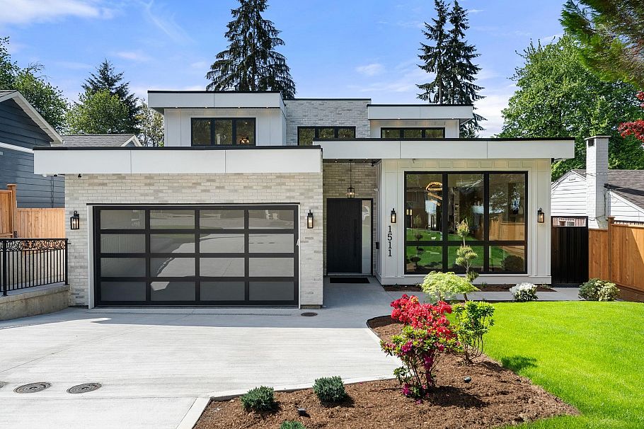 1511 Burrill Avenue North Vancouver, BC - 1