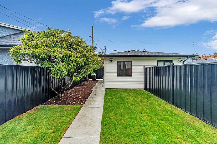 3155 E. 52nd Avenue Vancouver, BC - 37