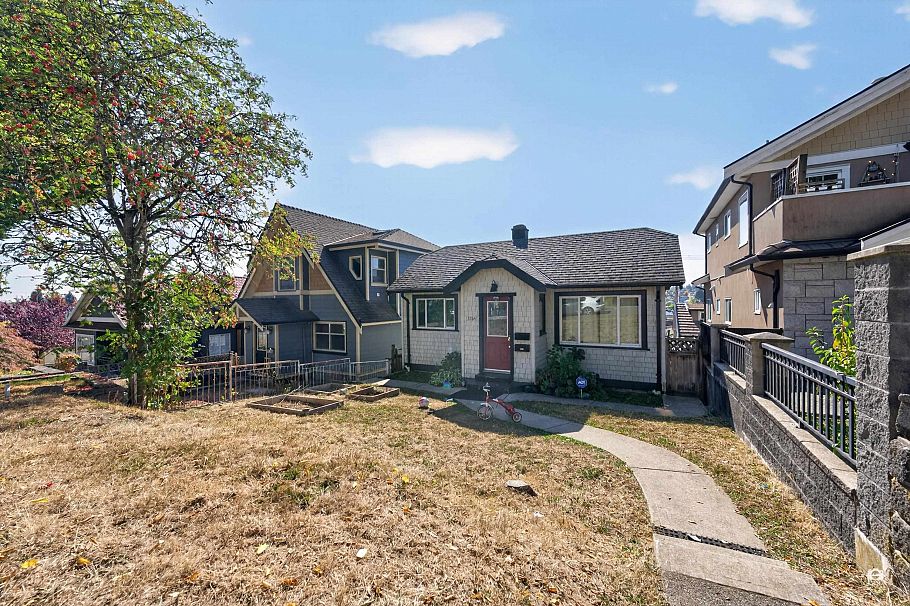3184 E 8th Avenue Vancouver, BC - 7