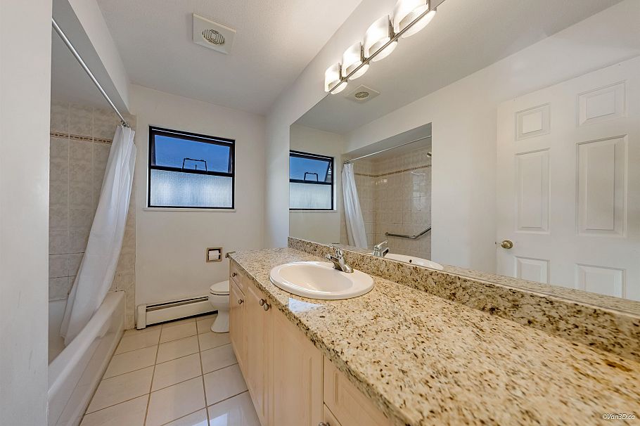 3056 E 28th Avenue Vancouver, BC - 23