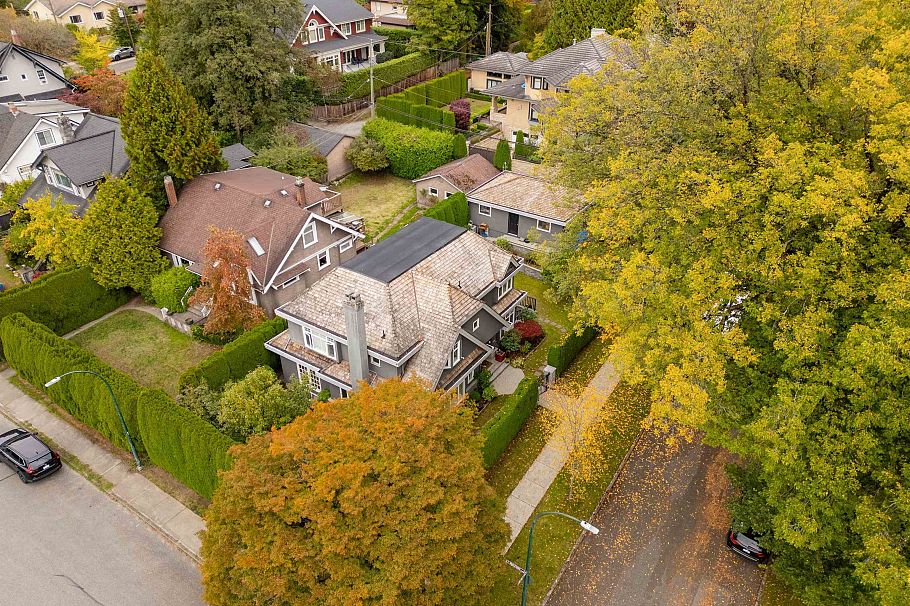 2087 W 18th Avenue Vancouver, BC - 38