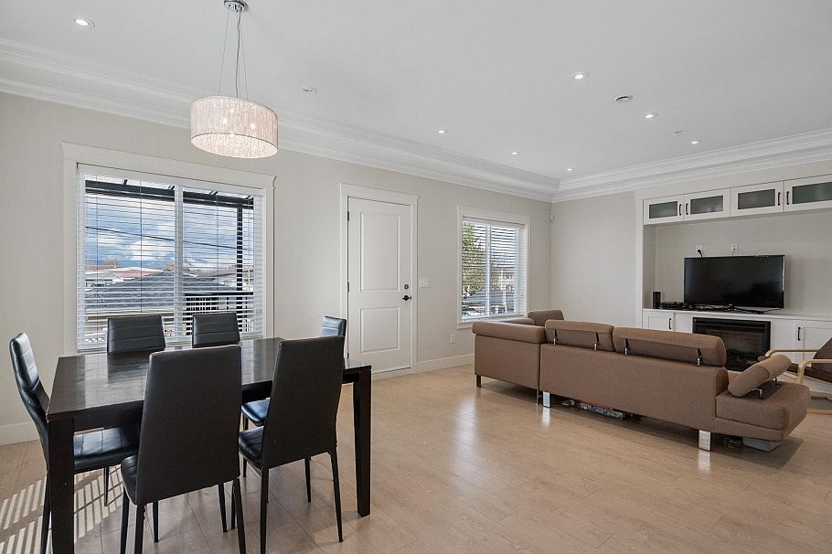 2627 E 41st Avenue Vancouver, BC - 4