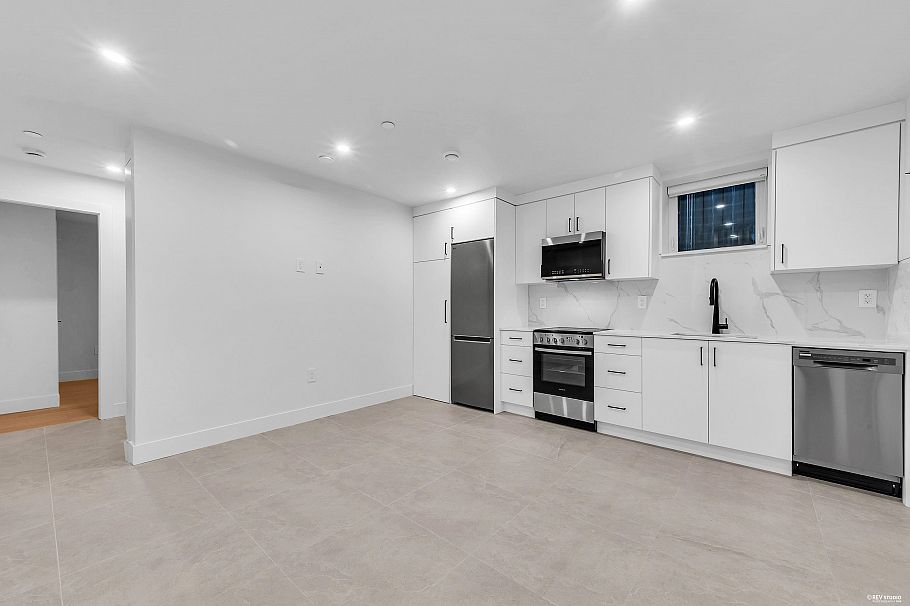 3155 E. 52nd Avenue Vancouver, BC - 29