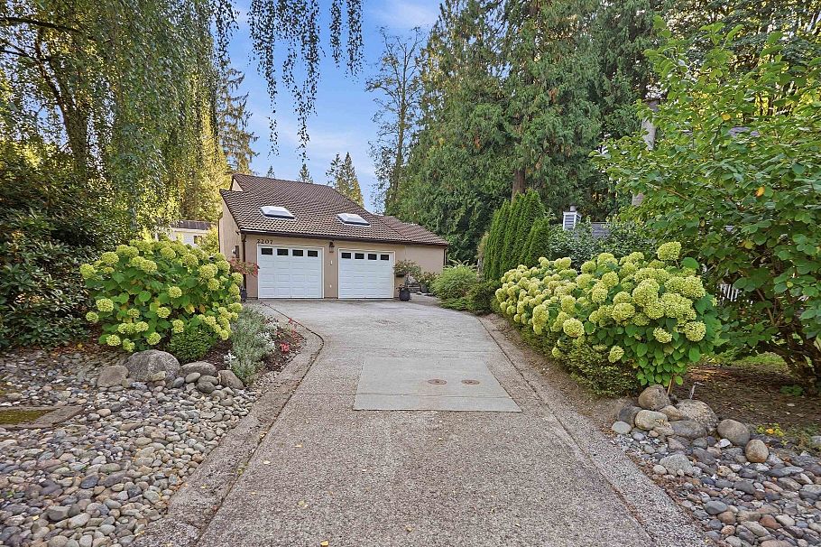2207 Tanager Place North Vancouver, BC - 2
