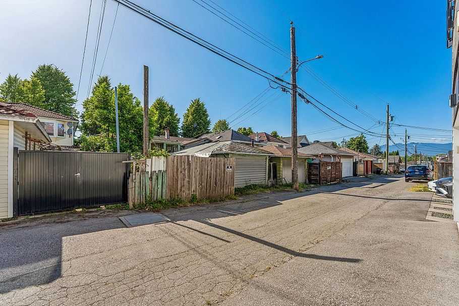 4412 Perry Street Vancouver, BC - 9