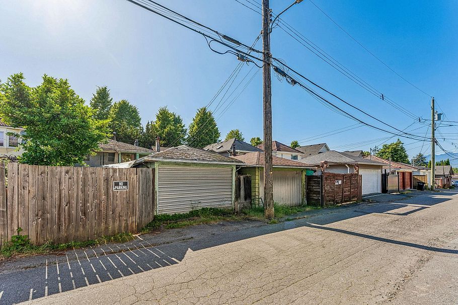 4412 Perry Street Vancouver, BC - 11