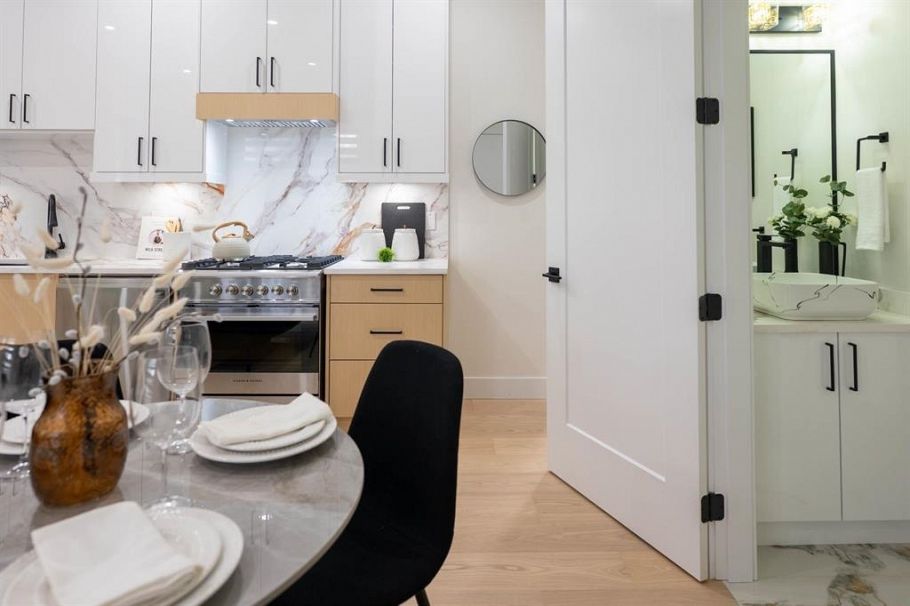 2 4874 Lanark Street Vancouver, BC - 2
