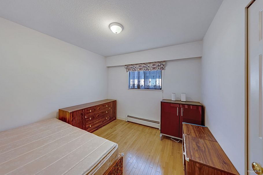 3056 E 28th Avenue Vancouver, BC - 18