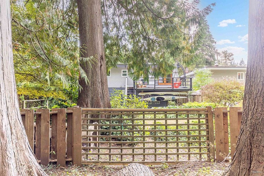 4482 Cove Cliff Road North Vancouver, BC - 40