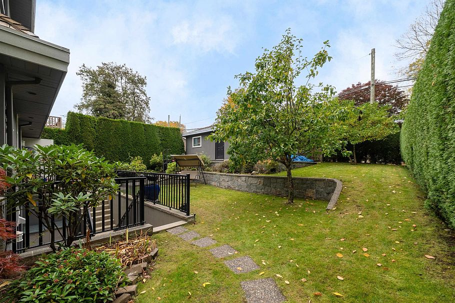 2087 W 18th Avenue Vancouver, BC - 30