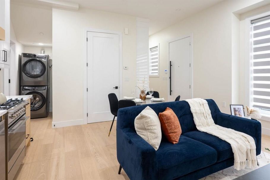 2 4874 Lanark Street Vancouver, BC - 4