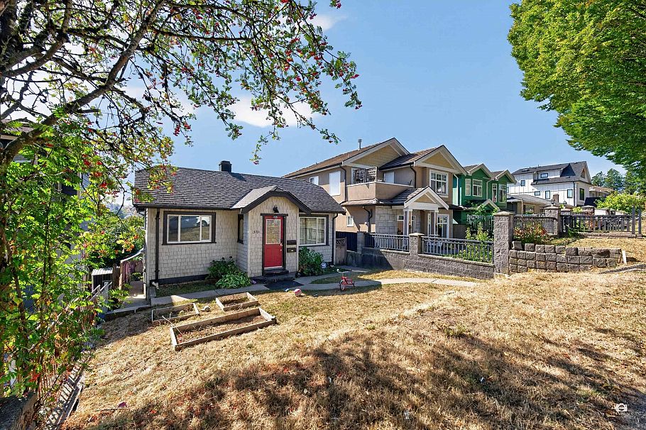 3184 E 8th Avenue Vancouver, BC - 8