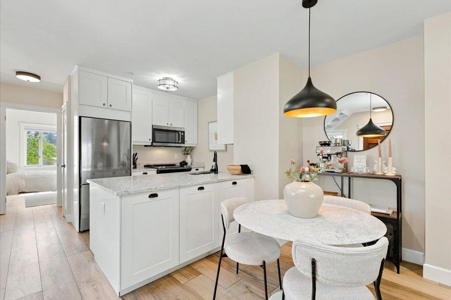 3454 W 3rd Avenue Vancouver, BC - 4