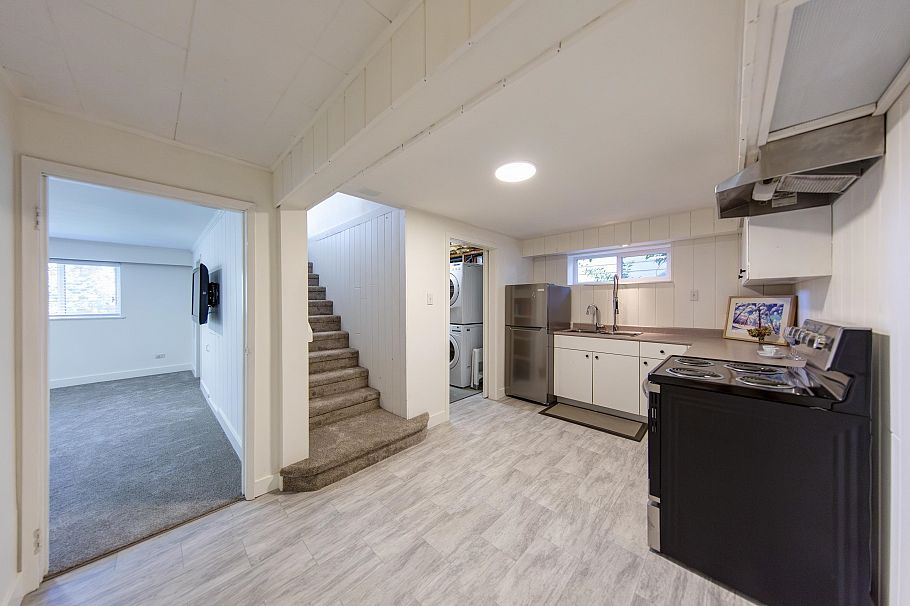 1243 Cloverley Street North Vancouver, BC - 22