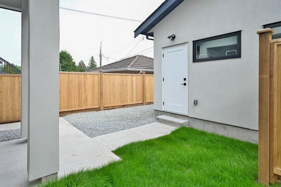 2 4874 Lanark Street Vancouver, BC - 20