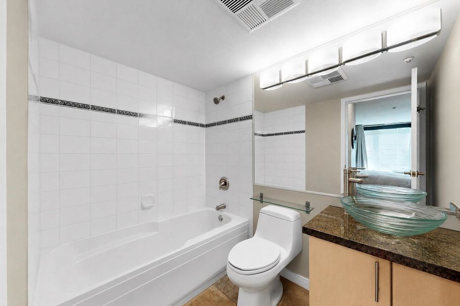 312 8450 Jellicoe Street Vancouver, BC - 8