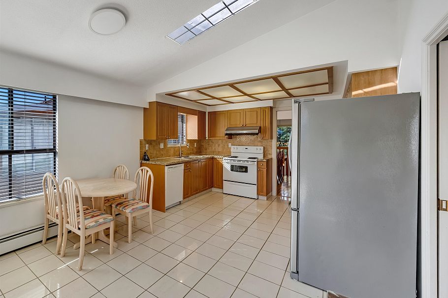 3056 E 28th Avenue Vancouver, BC - 4