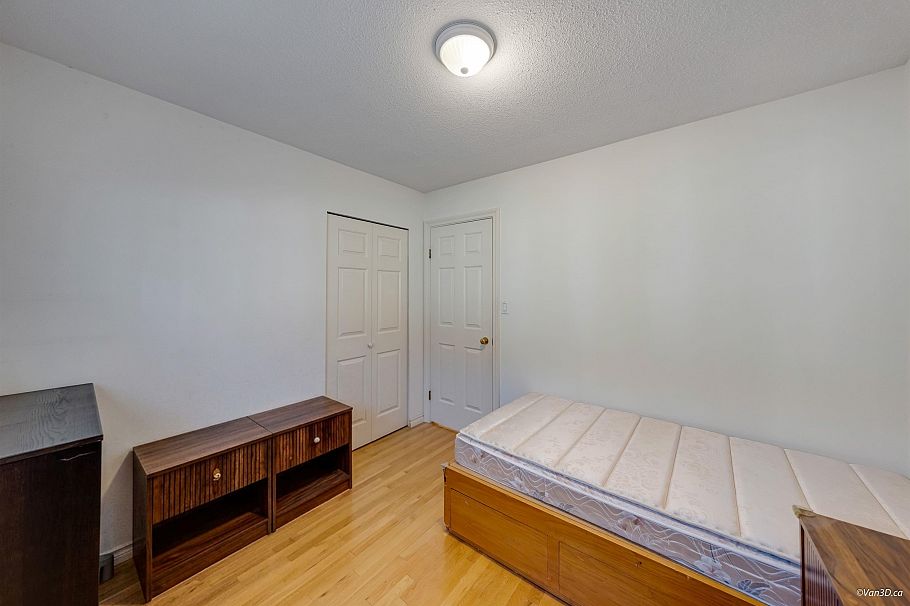 3056 E 28th Avenue Vancouver, BC - 17
