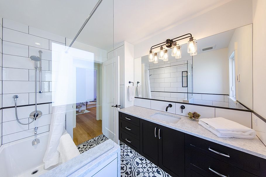 1243 Cloverley Street North Vancouver, BC - 18
